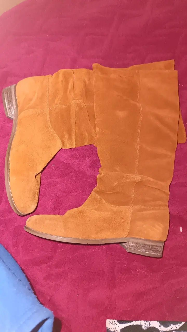 Botas largas de gamuza café