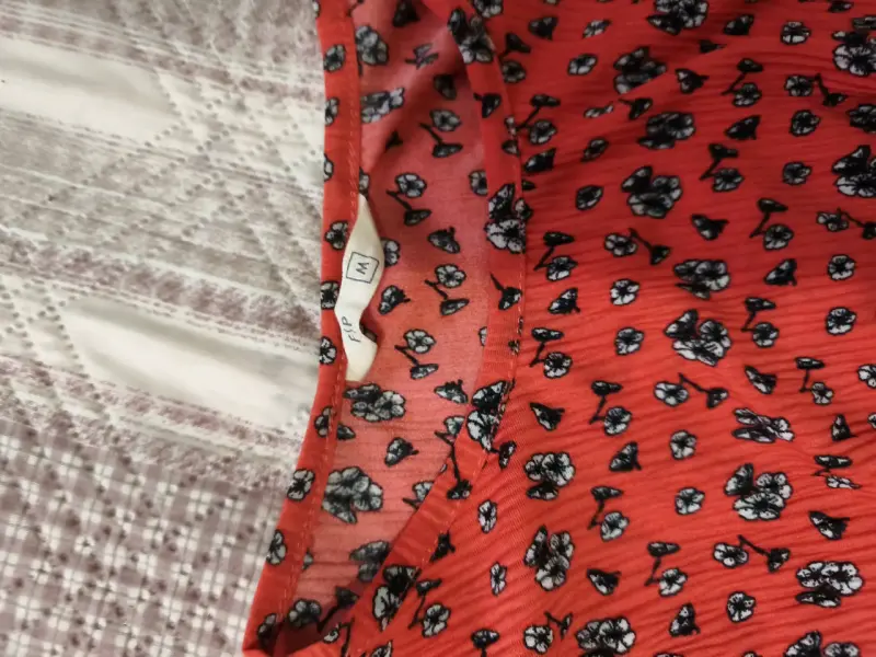 Polera naranja con estampado floral - 3