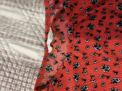 Polera naranja con estampado floral - miniatura 3