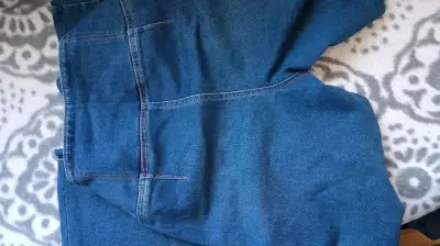 Jeans azul con detalles - miniatura 3