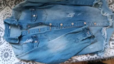 Chaqueta de mezclilla desgastada - miniatura 1