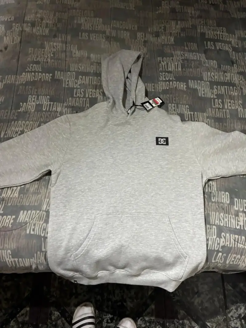 Polerón gris con capucha DC - 2