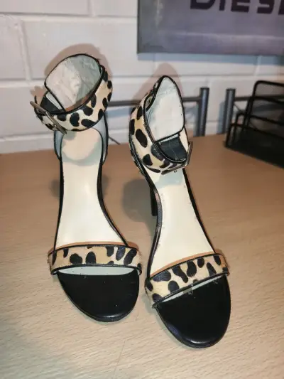 Sandalias de tacón animal print Calvin Klein - miniatura 3