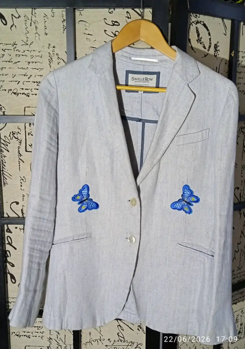 Blazer celeste lino con diseño de mariposas - 2