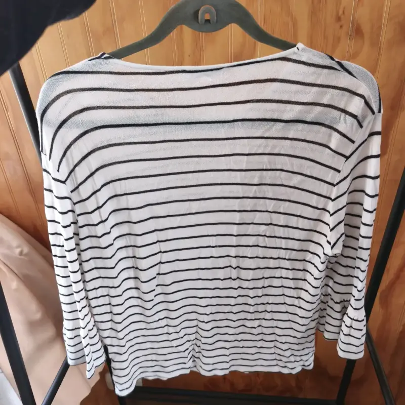 Camiseta rayada blanco y negro - 3