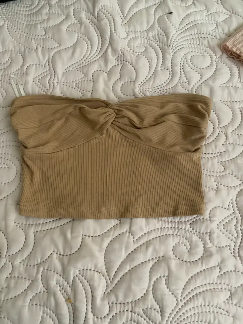 Top strapless beige acanalado
