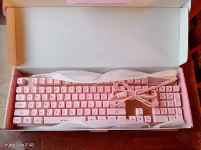 Teclado gamer Fantech K613L rosa - miniatura 2