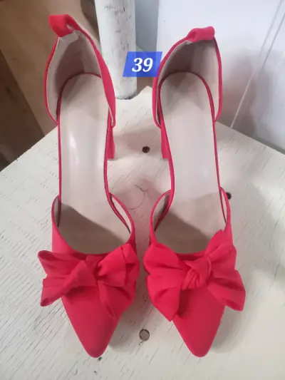 Zapatillas blancas con brillo - miniatura 2