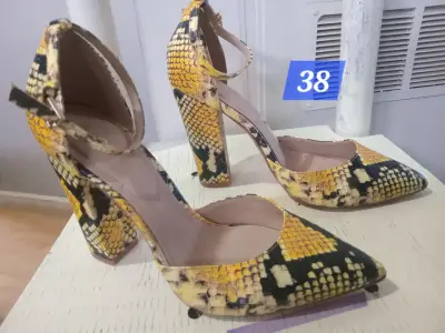 Zapatillas blancas con brillo - miniatura 3