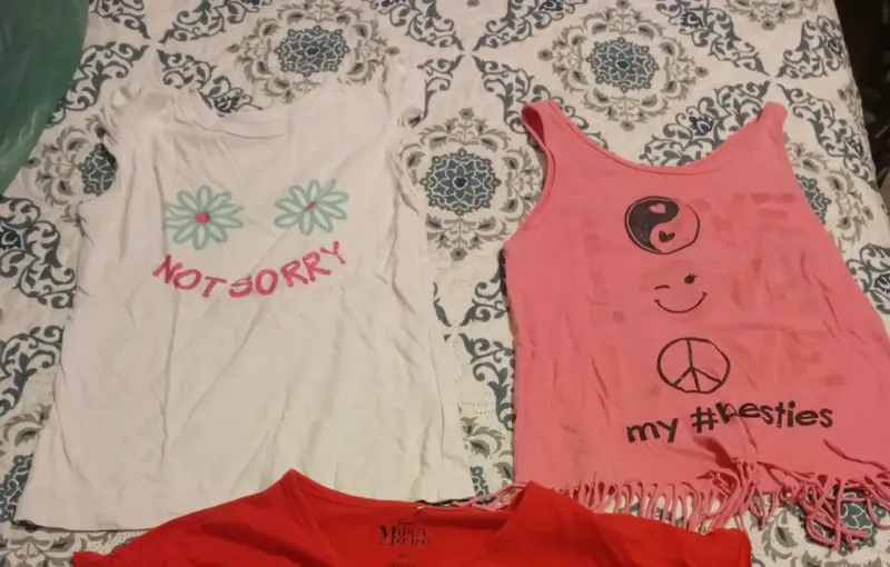 Conjunto de poleras y tops variados - 2