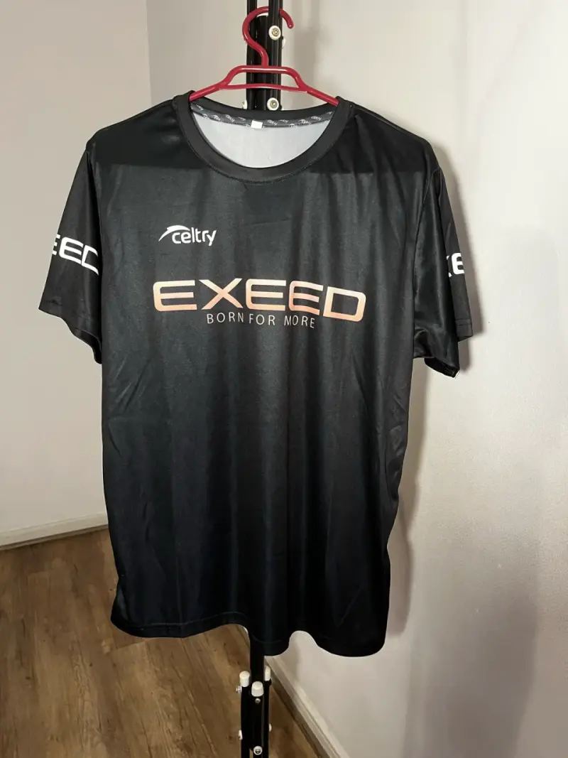 Polera deportiva negra Exeed - 1