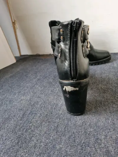Botines negros con hebillas - miniatura 3