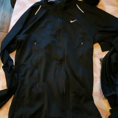 Chaqueta Nike deportiva negra - miniatura 1