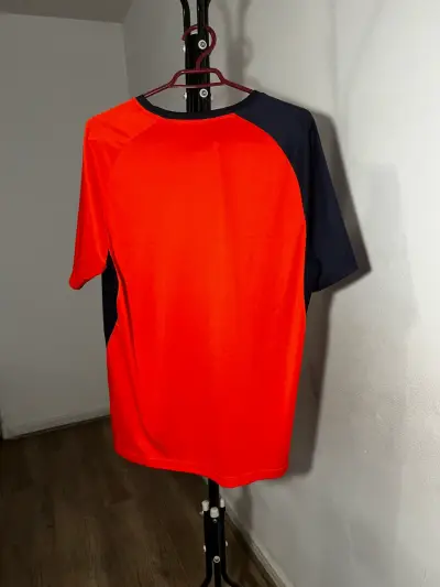 Polera deportiva azul y roja - miniatura 2