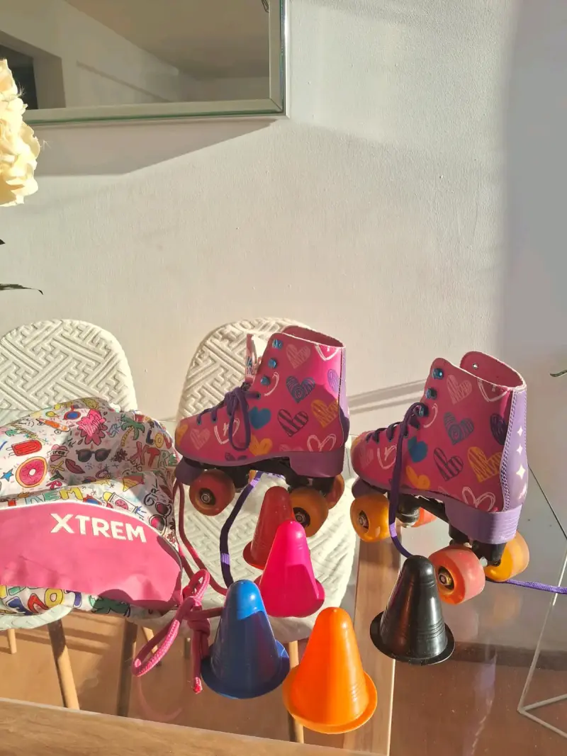 Patines rosados con corazones