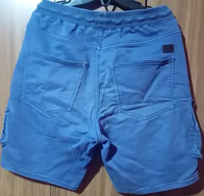 Short azul con bolsillos - miniatura 2