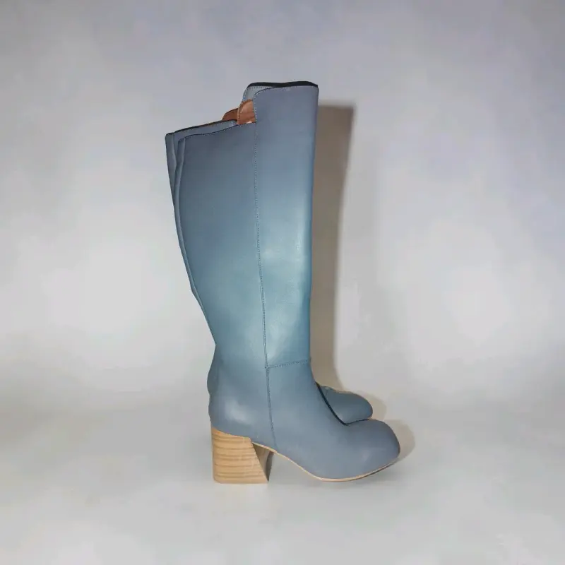 Botas de cuero azul con taco