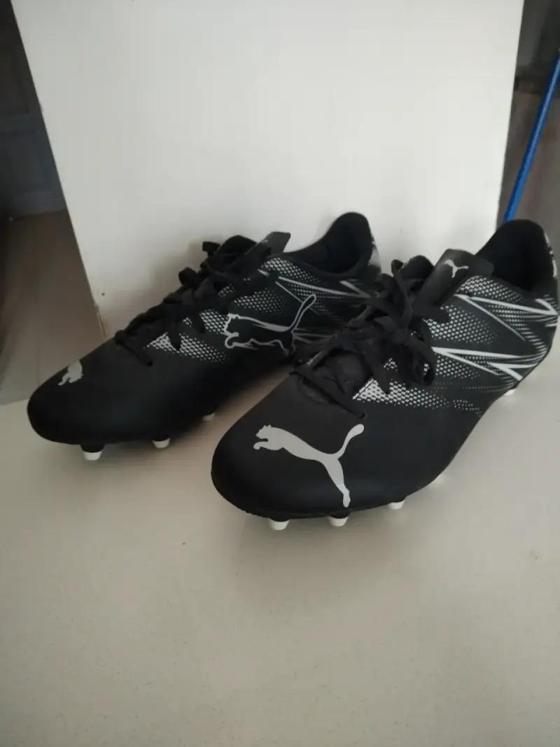 Botines de fútbol Puma negros - 1