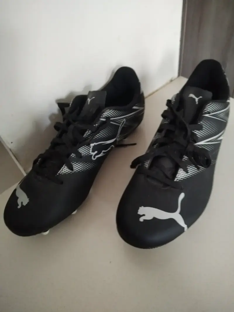 Botines de fútbol Puma negros - 2