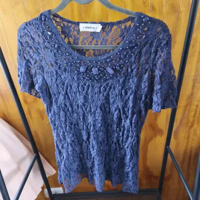 Blusa encaje azul con apliques - miniatura 1