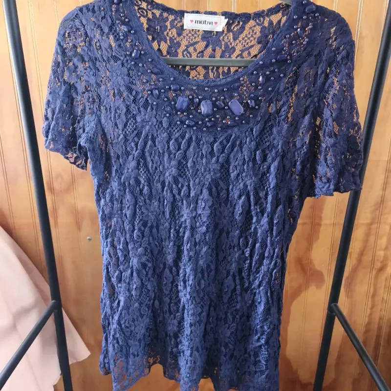 Blusa encaje azul con apliques - 2