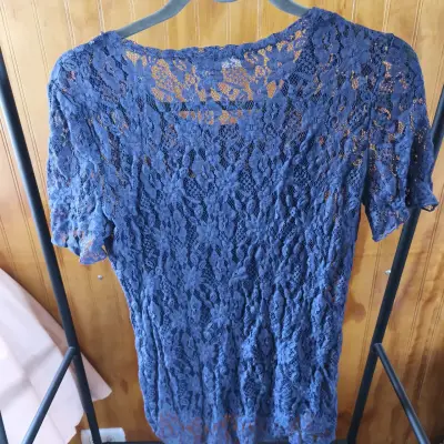 Blusa encaje azul con apliques - miniatura 3