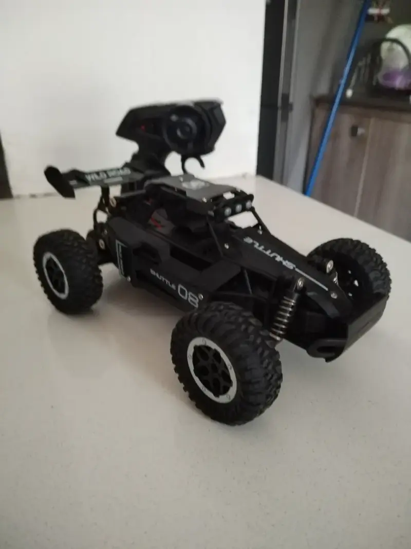 Auto RC todoterreno negro 1:16 - 1