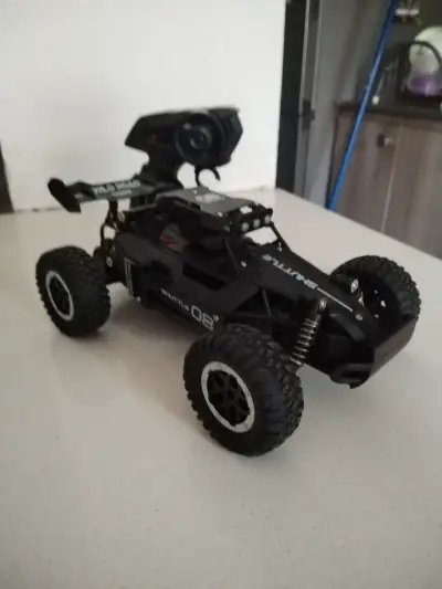 Auto RC todoterreno negro 1:16 - miniatura 1