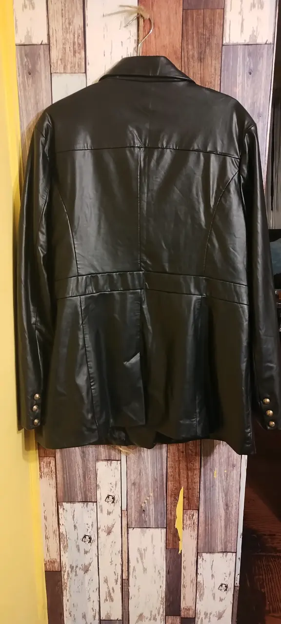 Chaqueta negra de cuero sintético - 2