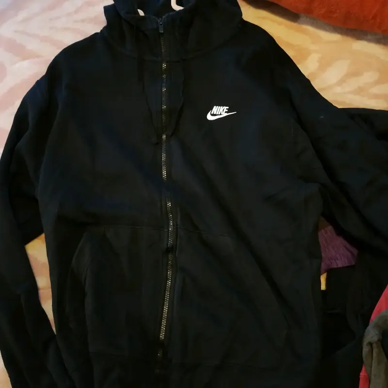 Polerón con capucha Nike negro - 1