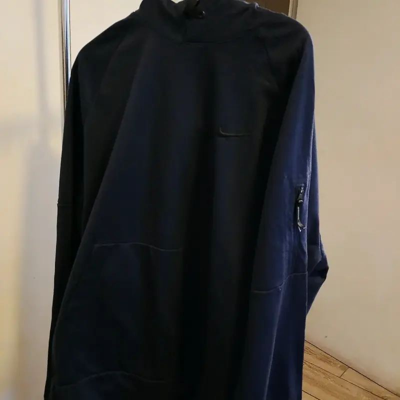 Polerón negro con capucha - 2