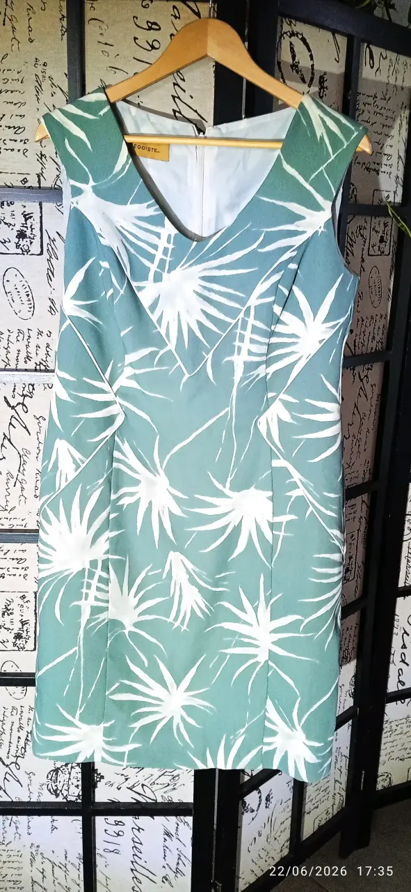 Vestido verde con estampado floral - 1