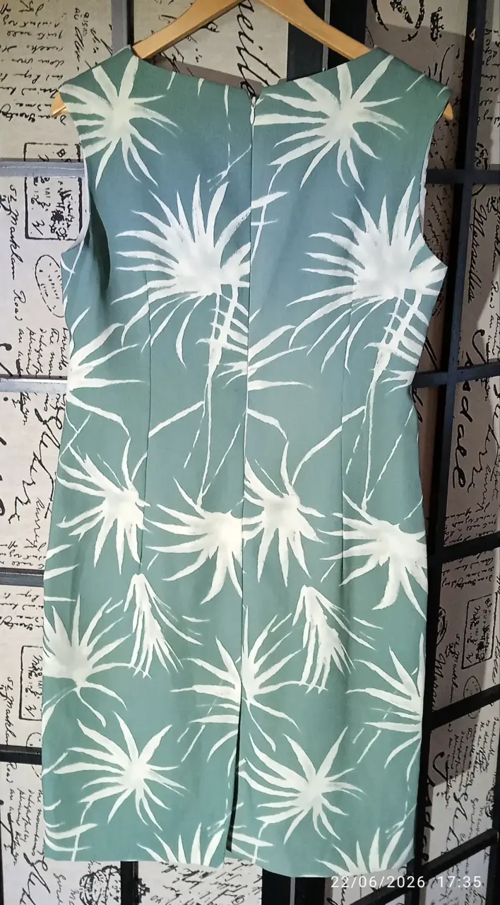 Vestido verde con estampado floral - 2