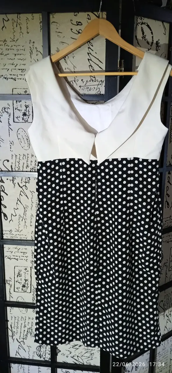 Vestido blanco con lunares negros - 1