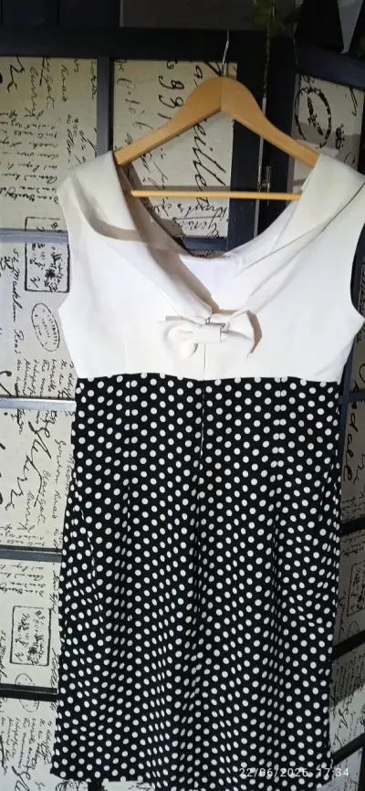 Vestido blanco con lunares negros - miniatura 2