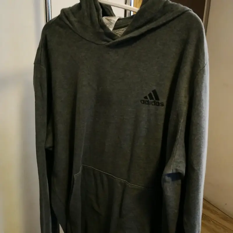 Polerón gris con capucha Adidas - 2