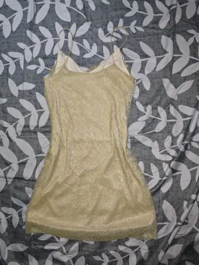 Vestido dorado brillante tirantes - miniatura 2