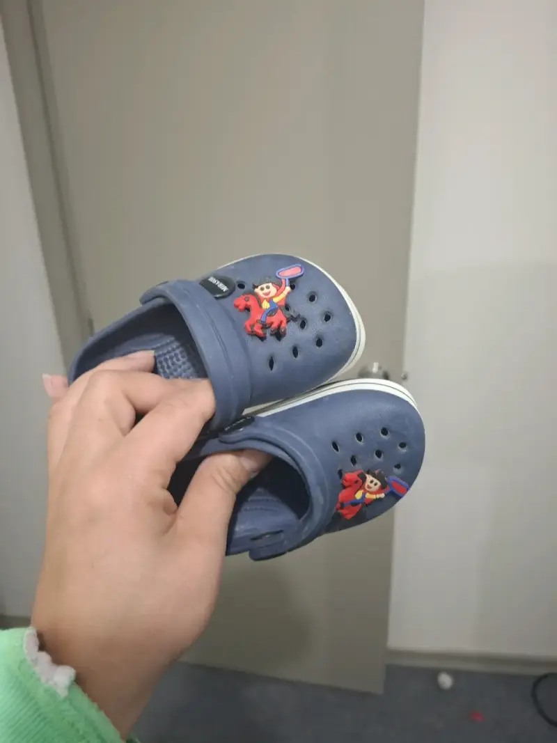 Sandalias azules de niño - 1