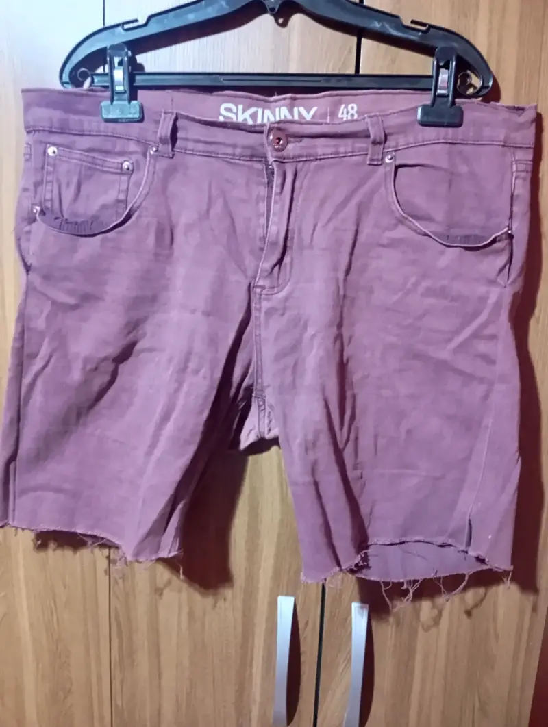 Shorts burdeos corte irregular - 1