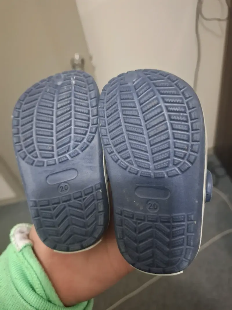 Sandalias azules de niño - 2