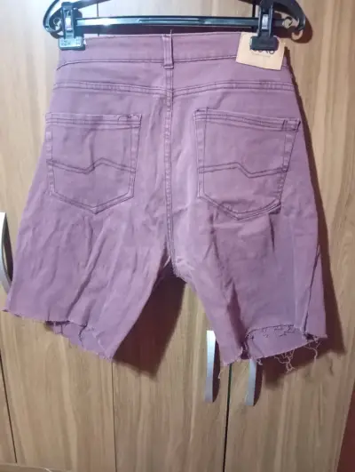 Shorts burdeos corte irregular - miniatura 2