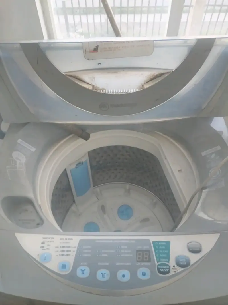 Lavadora automática gris - 2