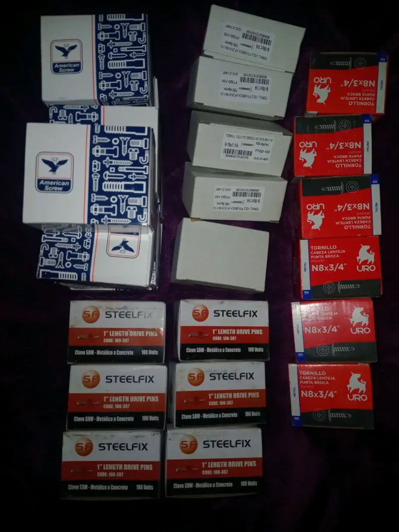 Lote de tornillos y clavos - 1