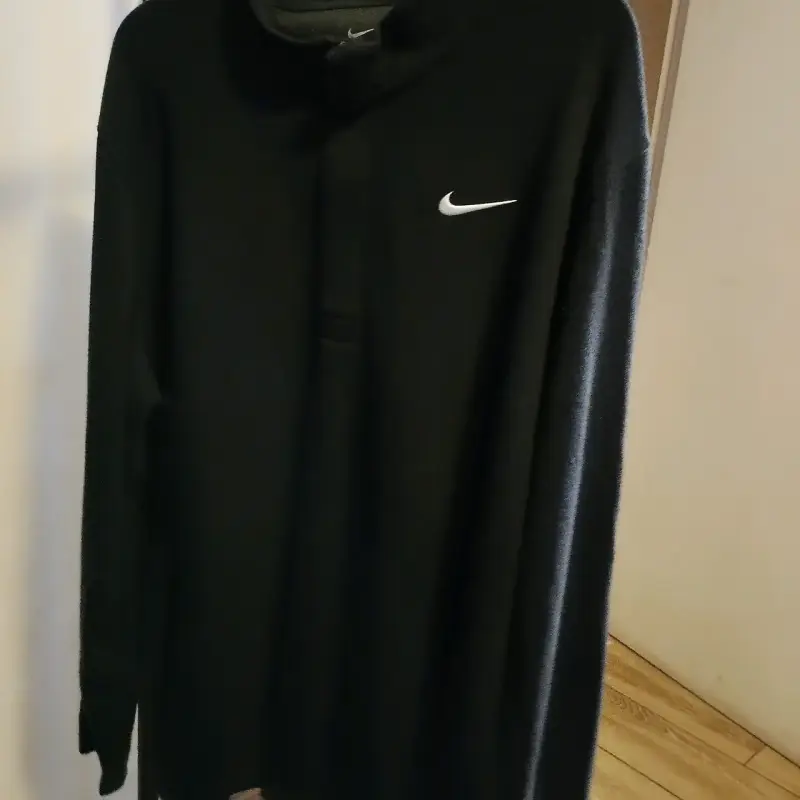 Polera Nike negra deportiva - 2