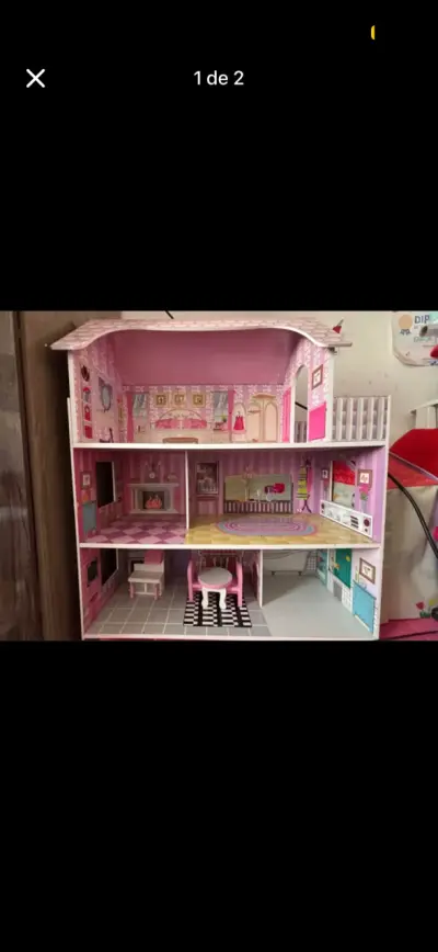 Casa de muñecas rosa de madera - miniatura 1