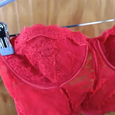 Corset rojo de encaje - miniatura 3