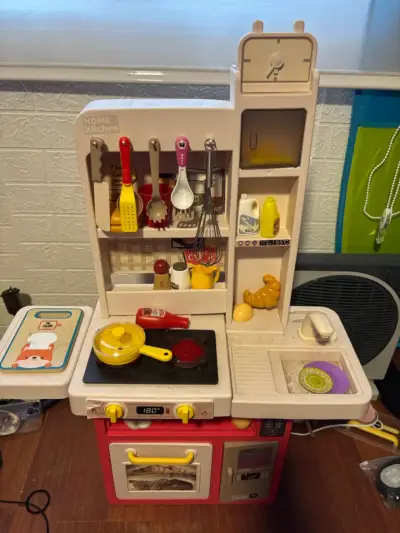 Cocina de juguete con accesorios - miniatura 1