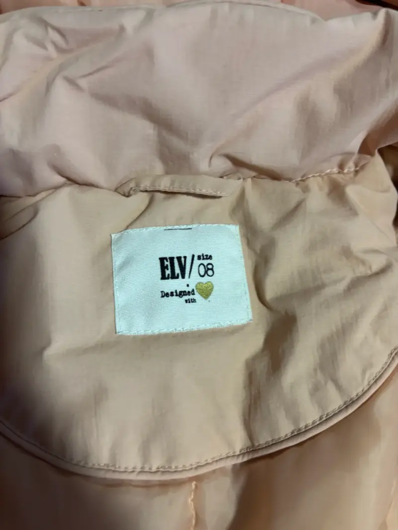 Parka rosada con capucha de peluche - 3