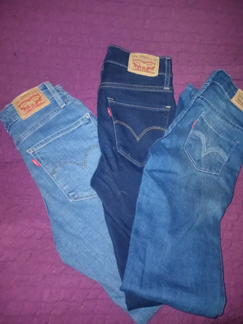 Jeans de mezclilla levis - 2