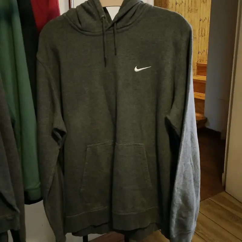 Polerón gris con capucha Nike - 2